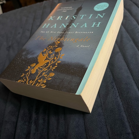 The Nightingale by Kristin Hannah - Picture 2 of 3